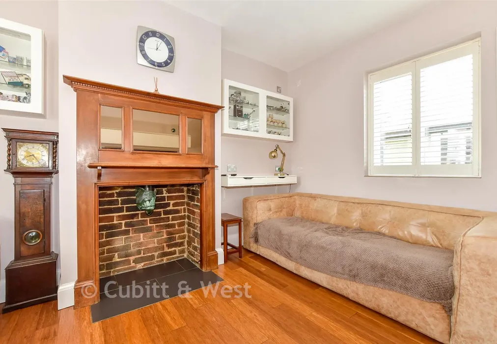 Internal Lifestyle Photograph - Boundary Way, Havant, Hampshire - Wards of Kent