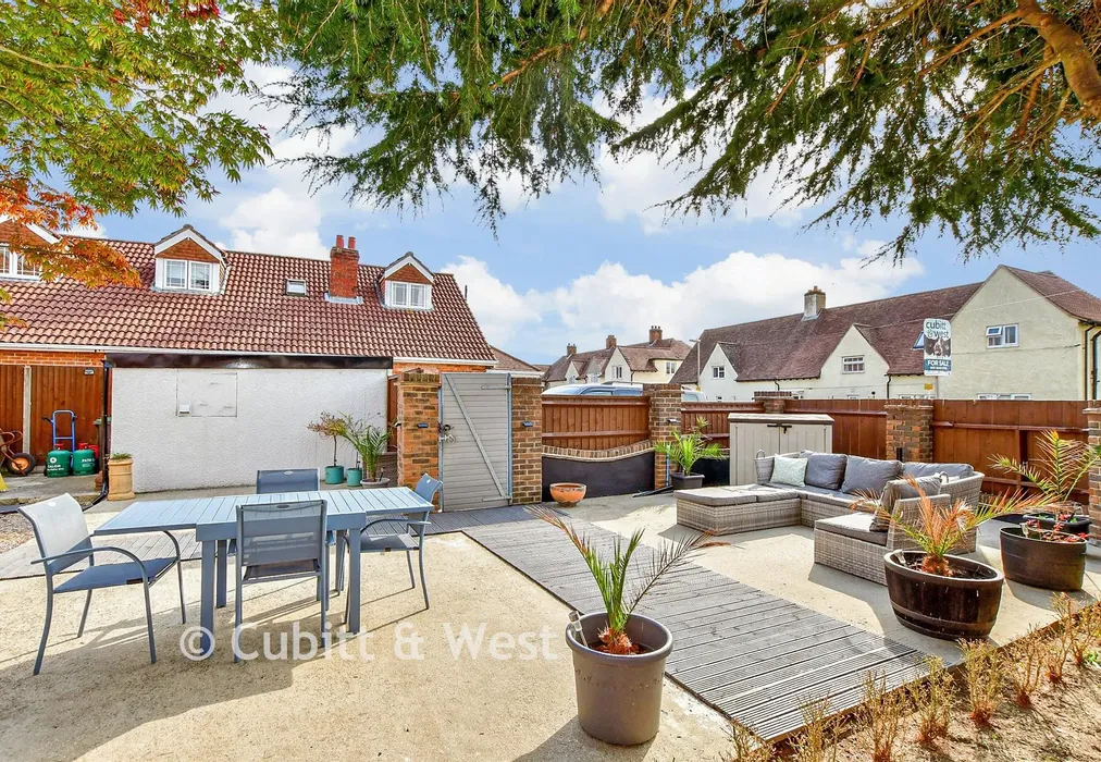 Side Garden - Boundary Way, Havant, Hampshire - Wards of Kent