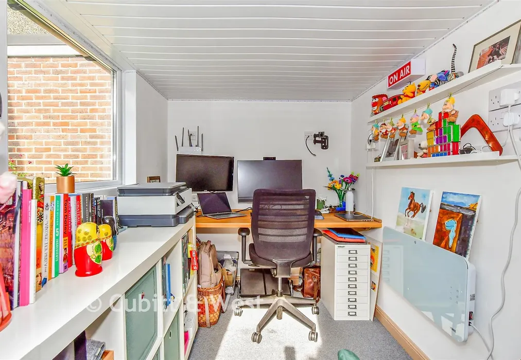 Workshop/Outbuildings - Boundary Way, Havant, Hampshire - Wards of Kent