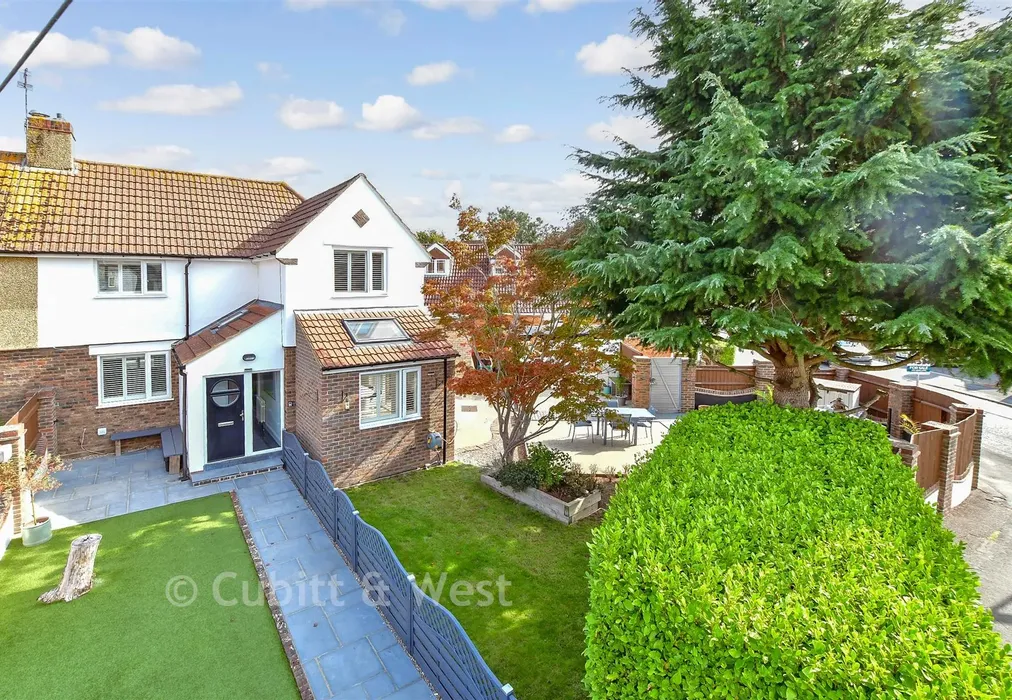 External Lifestyle Photograph - Boundary Way, Havant, Hampshire - Wards of Kent