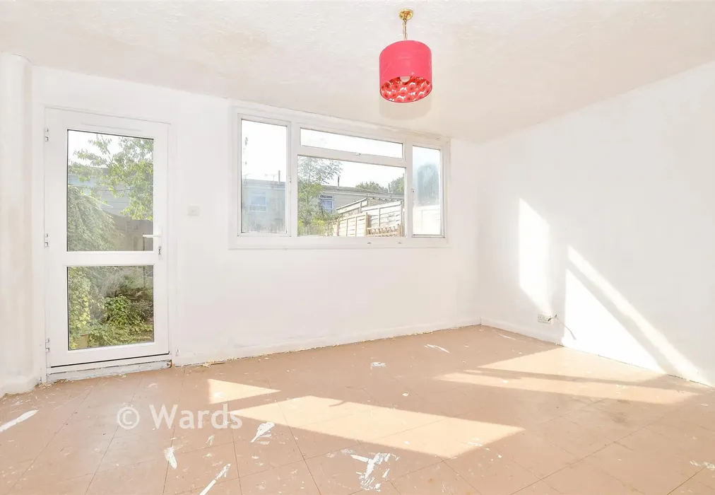 Lounge/Diner - Bicknor Road, Park Wood, Maidstone, Kent - Wards of Kent
