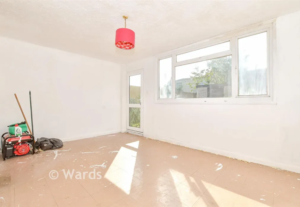 Lounge/Diner - Bicknor Road, Park Wood, Maidstone, Kent - Wards of Kent