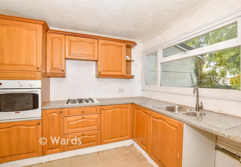 Kitchen - Bicknor Road, Park Wood, Maidstone, Kent - Wards of Kent