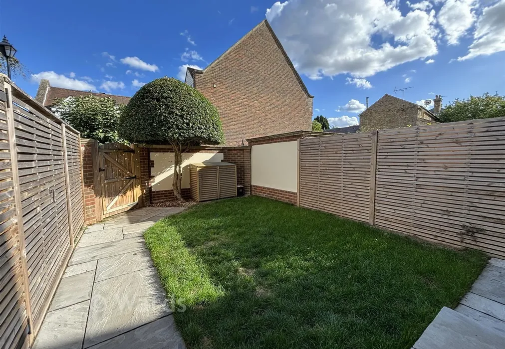 Front Garden - Canute Road, Faversham, Kent - Wards of Kent