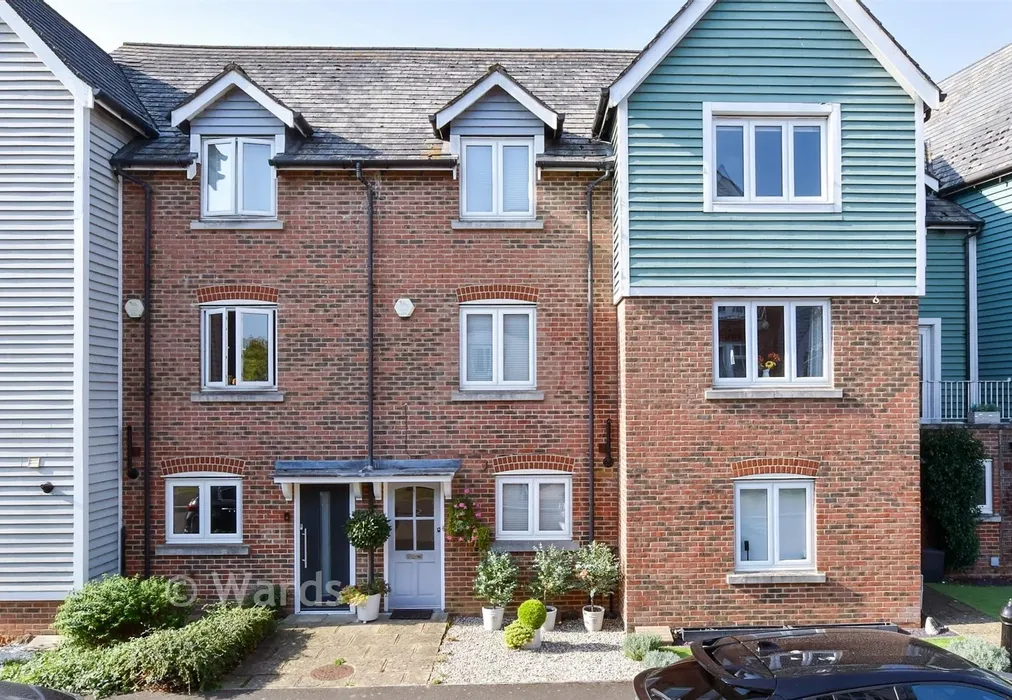 External (Web) - The Lakes, Larkfield, Kent - Wards of Kent