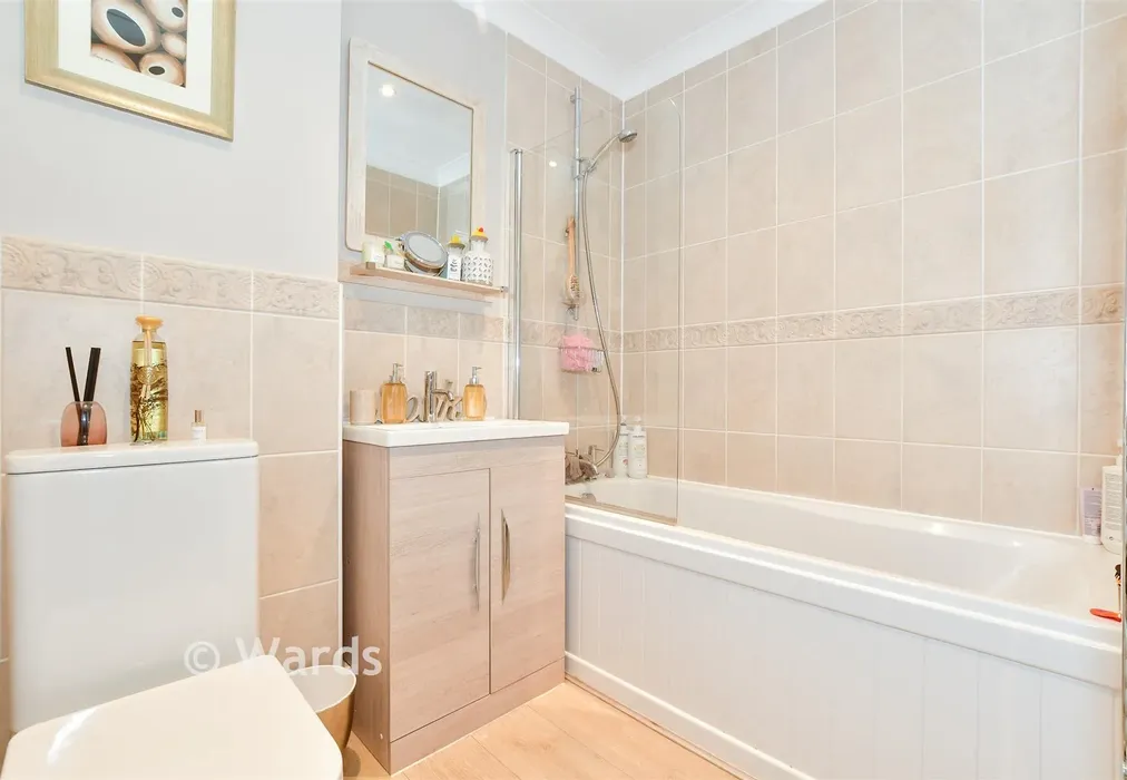 Bathroom - The Lakes, Larkfield, Kent - Wards of Kent