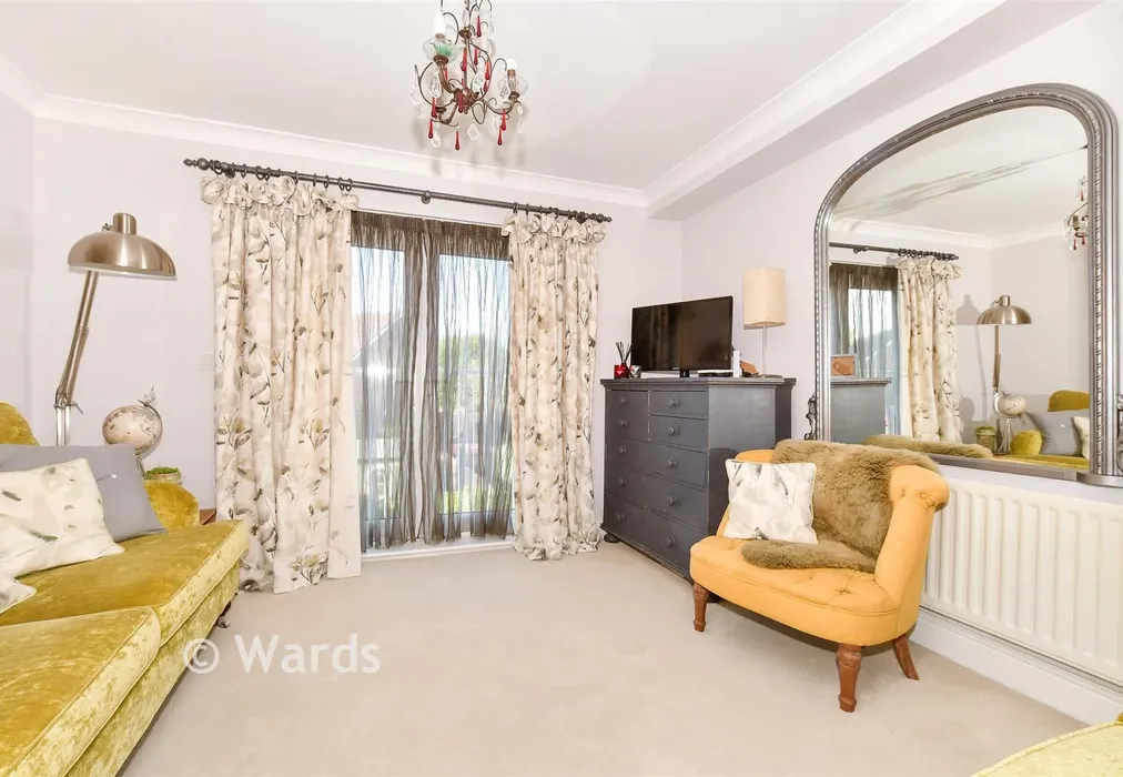 Lounge - The Lakes, Larkfield, Kent - Wards of Kent