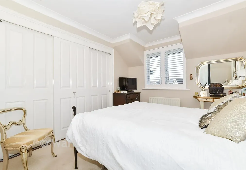 Bedroom 1 - The Lakes, Larkfield, Kent - Wards of Kent