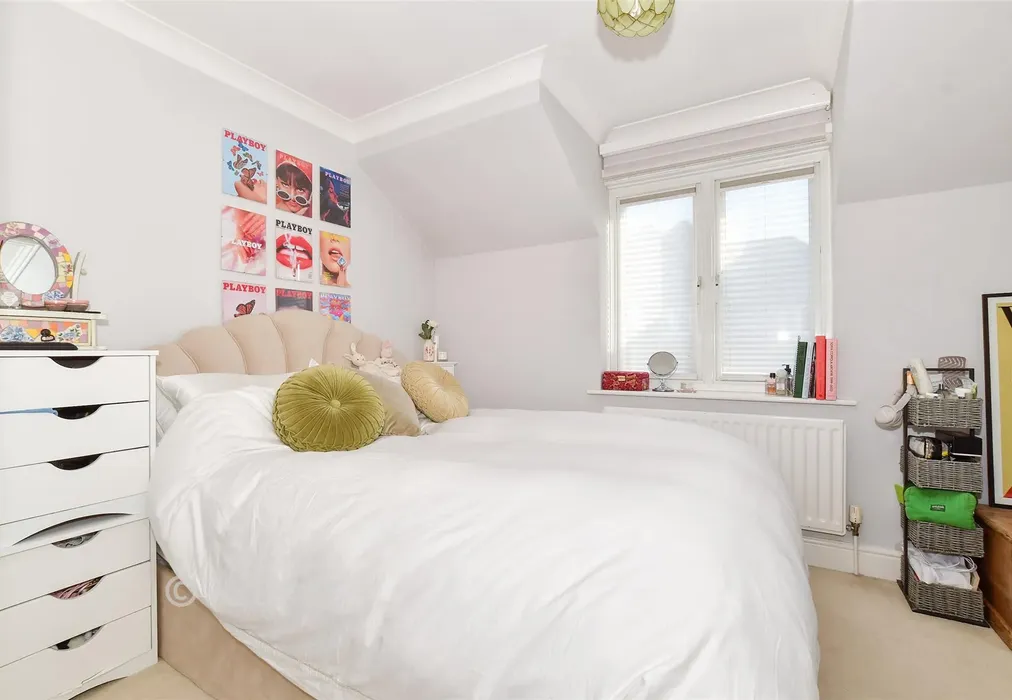 Bedroom 2 - The Lakes, Larkfield, Kent - Wards of Kent