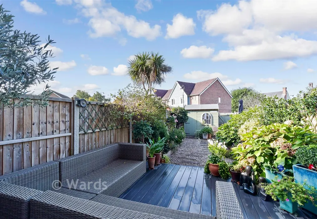 Rear Garden - The Lakes, Larkfield, Kent - Wards of Kent