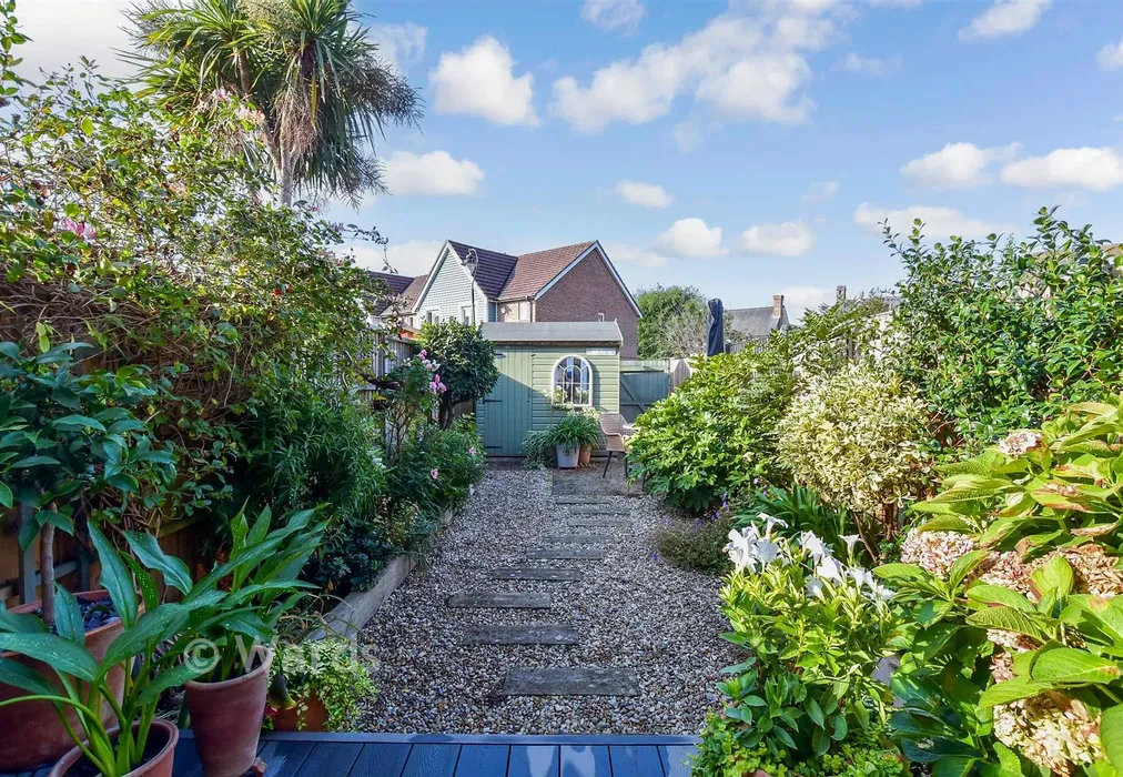 Rear Garden - The Lakes, Larkfield, Kent - Wards of Kent