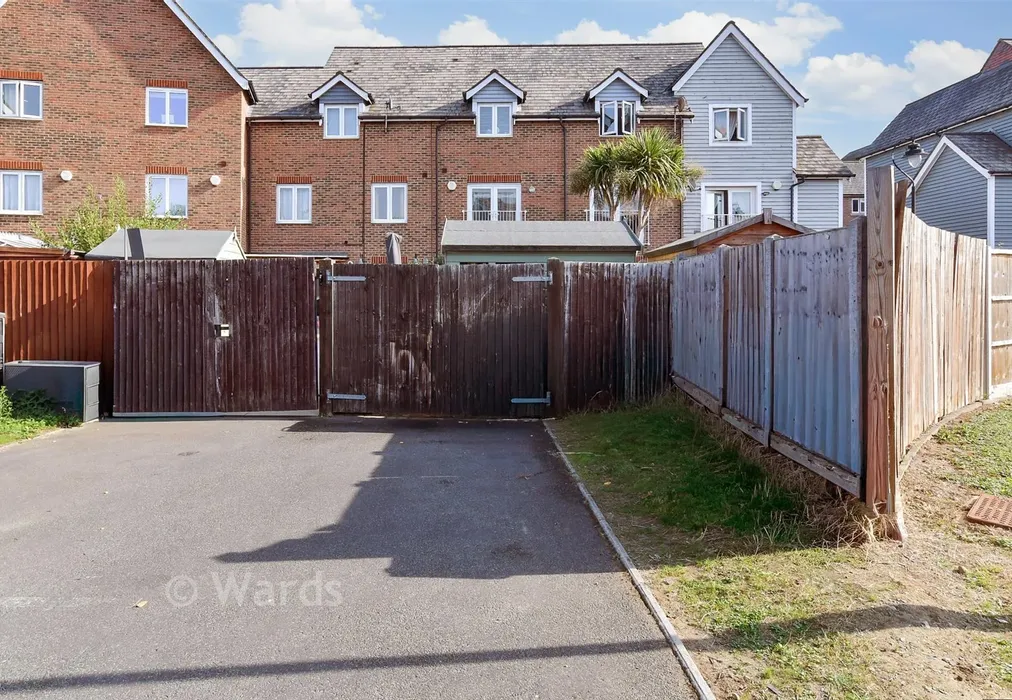 Driveway/Parking - The Lakes, Larkfield, Kent - Wards of Kent