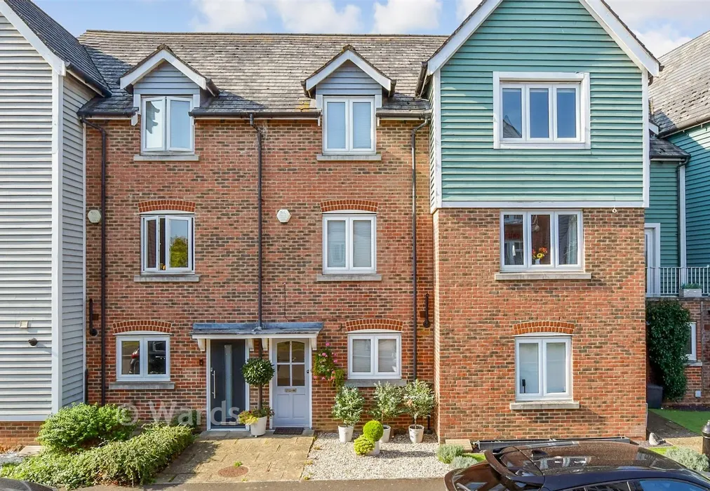 External (Web) - The Lakes, Larkfield, Kent - Wards of Kent