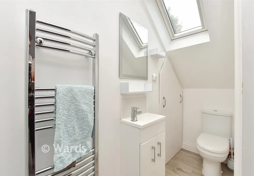 Bedroom 1 - Finch Close, Faversham, Kent - Wards of Kent