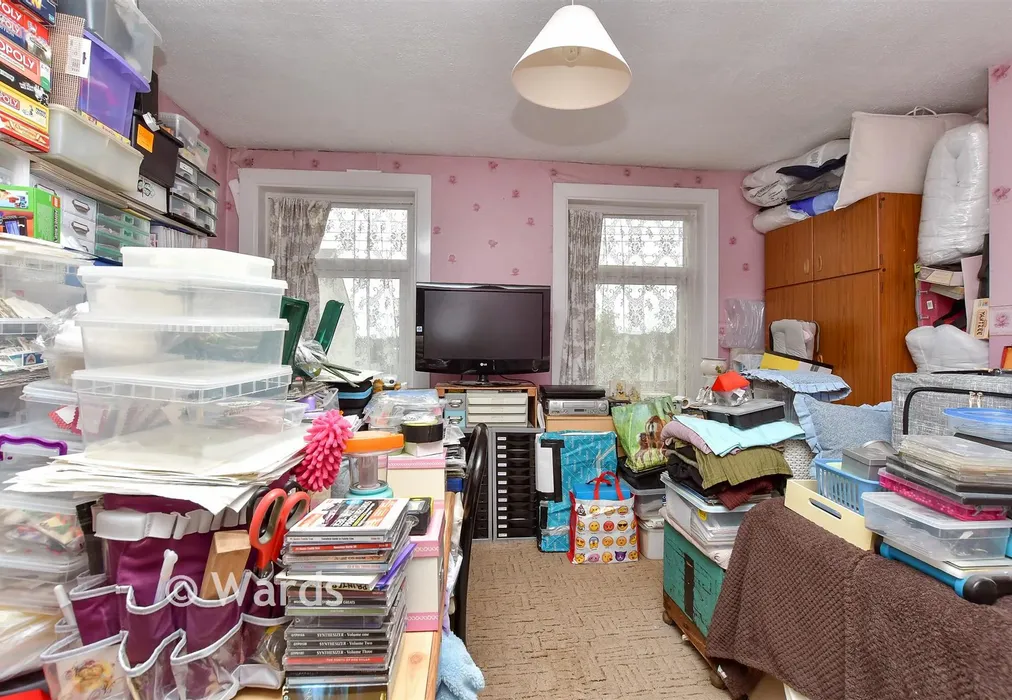 Bedroom 1 - Crown Road, Sittingbourne, Kent - Wards of Kent
