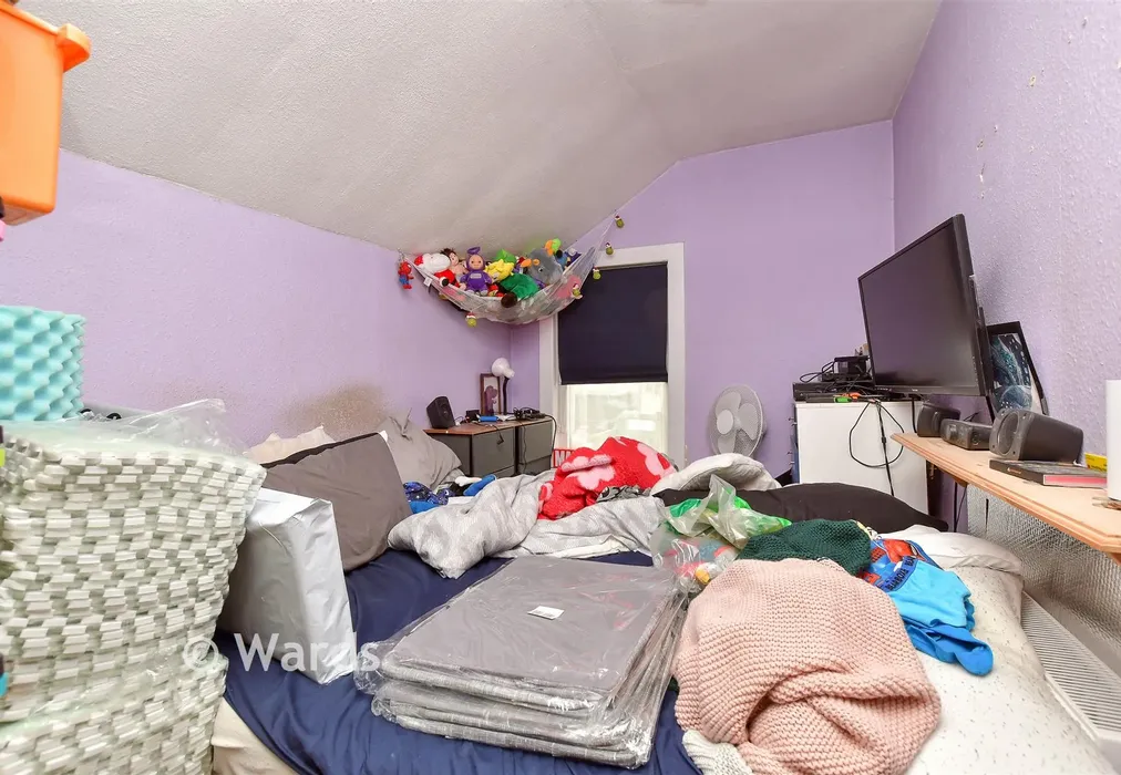 Bedroom 3 - Crown Road, Sittingbourne, Kent - Wards of Kent