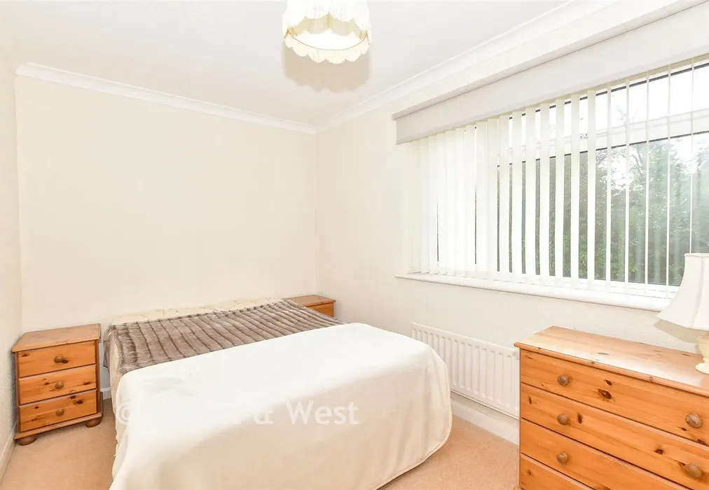 Bedroom 1 - Oliver Close, Crowborough, East Sussex - Wards of Kent