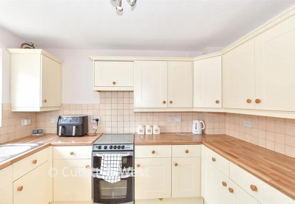 Kitchen - Oliver Close, Crowborough, East Sussex - Wards of Kent