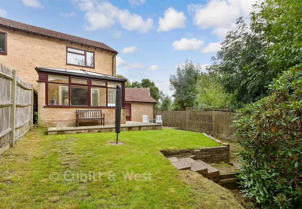 Rear Garden - Oliver Close, Crowborough, East Sussex - Wards of Kent