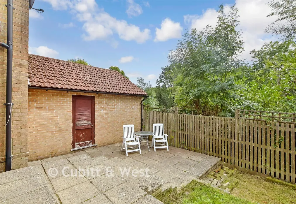 Rear Garden - Oliver Close, Crowborough, East Sussex - Wards of Kent