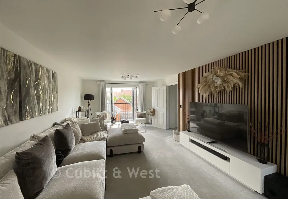 Lounge - Darnel Crescent, Waterlooville, Hampshire - Wards of Kent