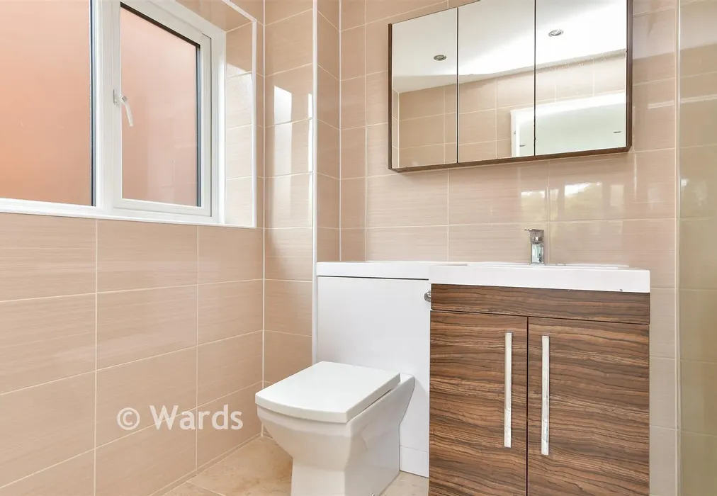 En-Suite - Bulrush Close, Walderslade, Chatham, Kent - Wards of Kent