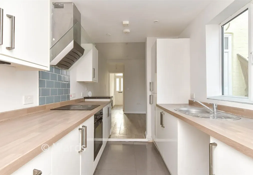 Kitchen - Longfellow Road, Gillingham, Kent - Wards of Kent