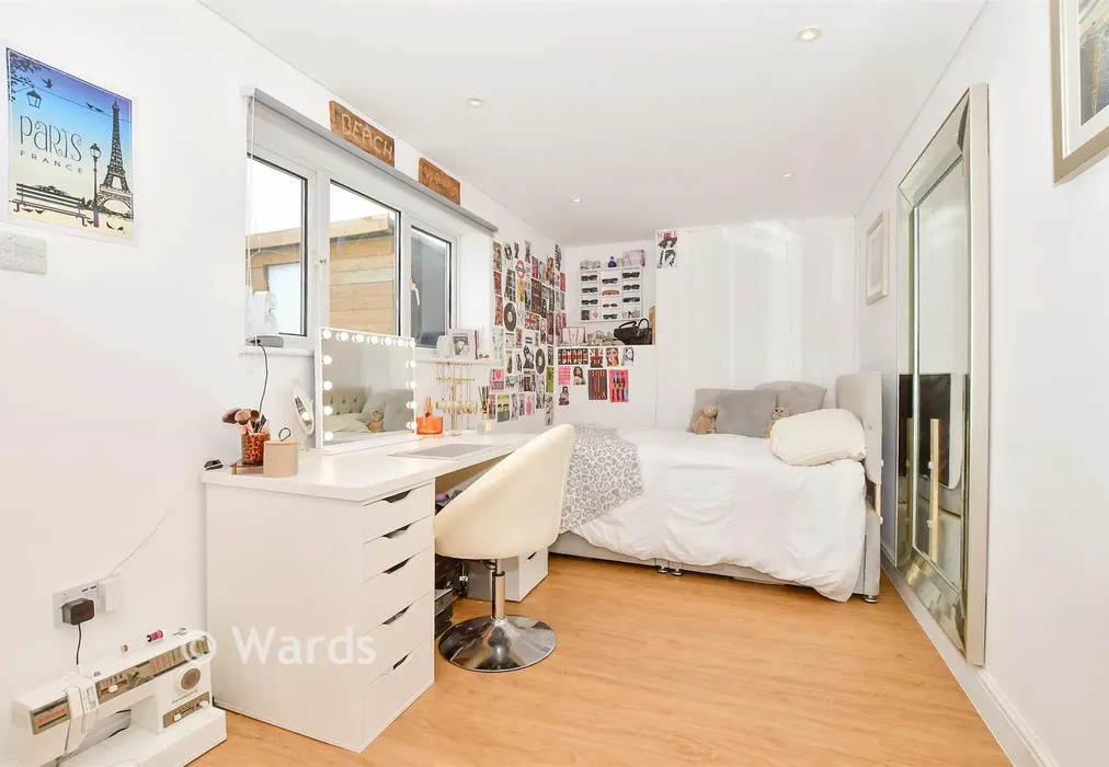 Family Room - Maidstone Road, Tonbridge, Kent - Wards of Kent