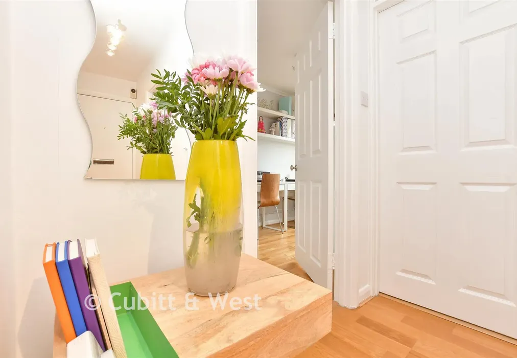 Internal Lifestyle Photograph - Ross Road, Wallington, Surrey - Wards of Kent