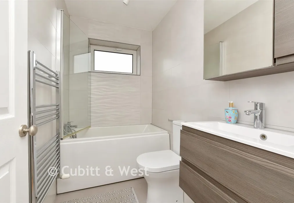 Bathroom - Ross Road, Wallington, Surrey - Wards of Kent