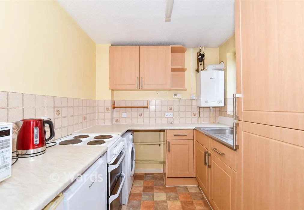 Kitchen - Millbrook, Leybourne, Kent - Wards of Kent
