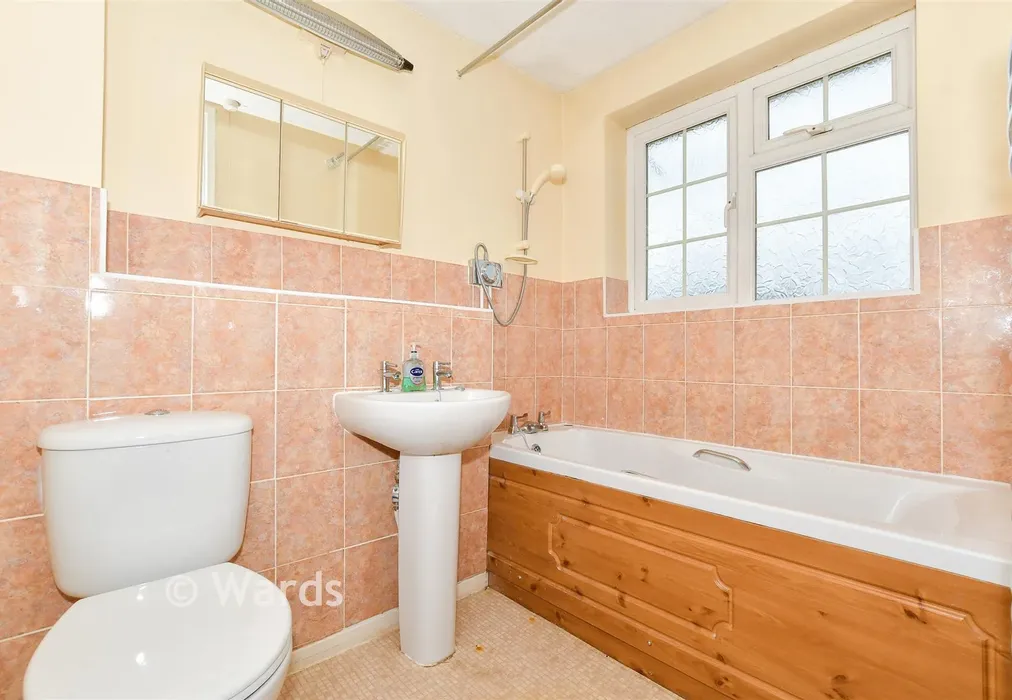 Bathroom - Millbrook, Leybourne, Kent - Wards of Kent