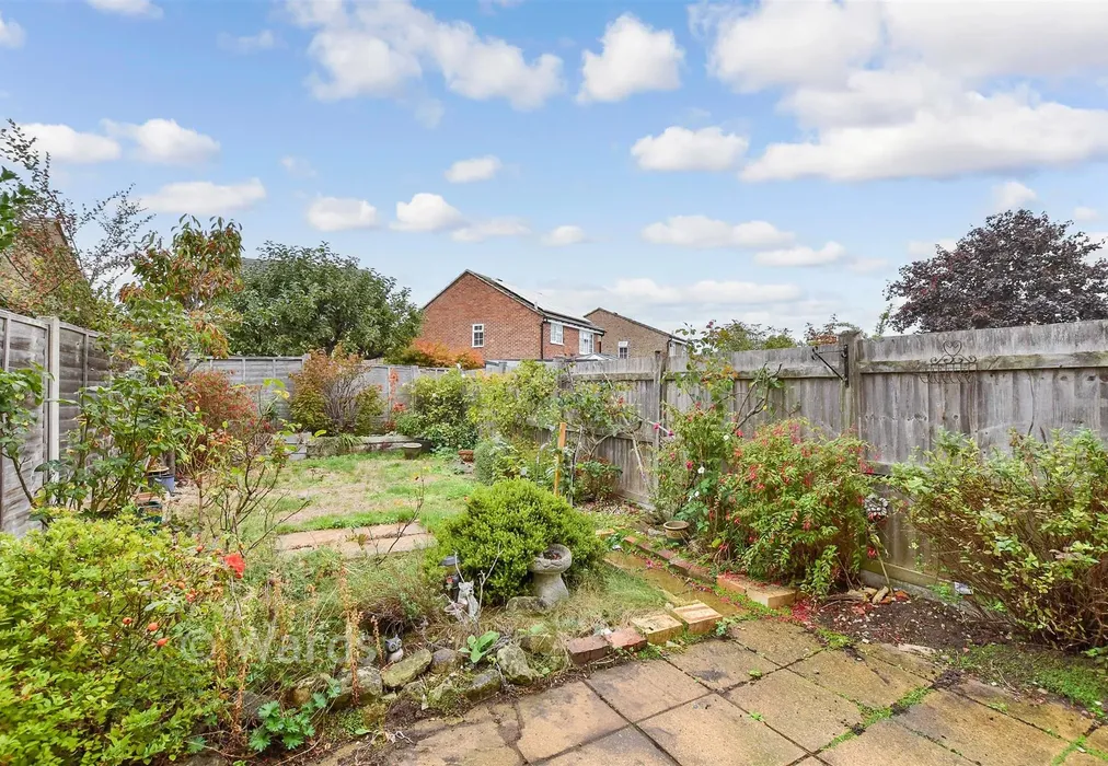 Rear Garden - Millbrook, Leybourne, Kent - Wards of Kent