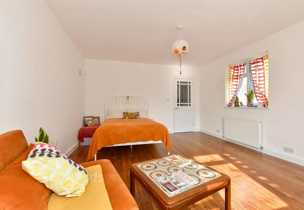 Bedroom - Bentley Avenue, Herne Bay, Kent - Wards of Kent