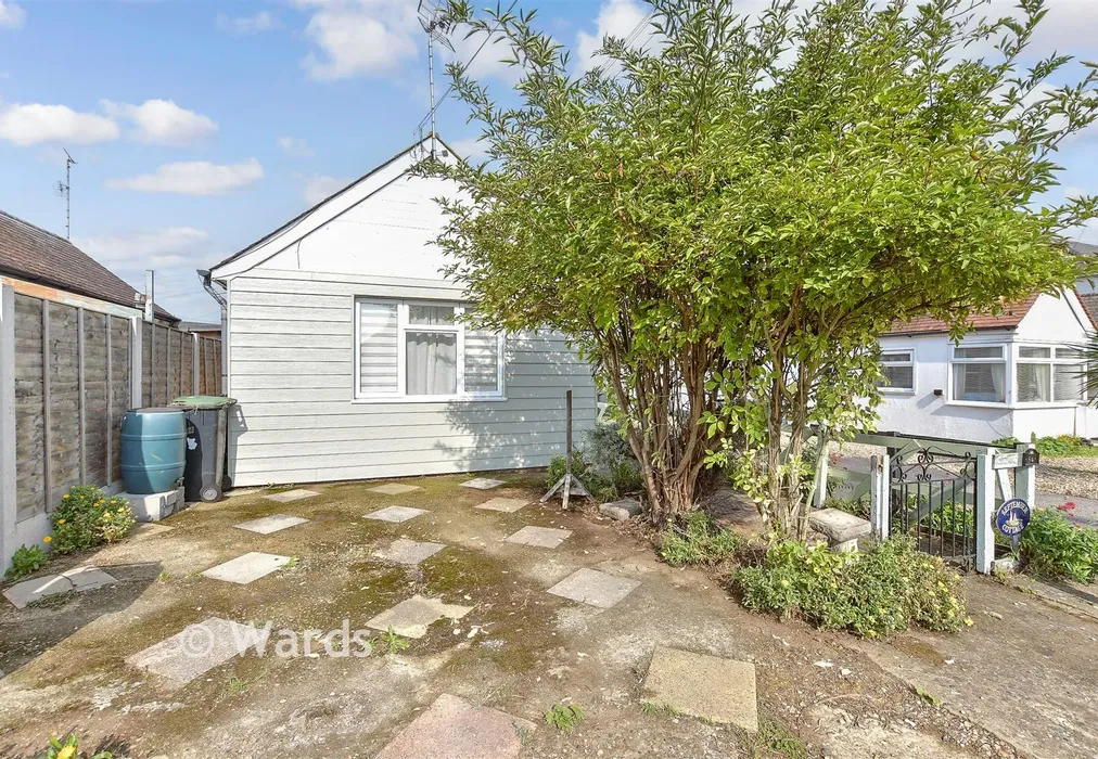 Driveway/Parking - Bentley Avenue, Herne Bay, Kent - Wards of Kent
