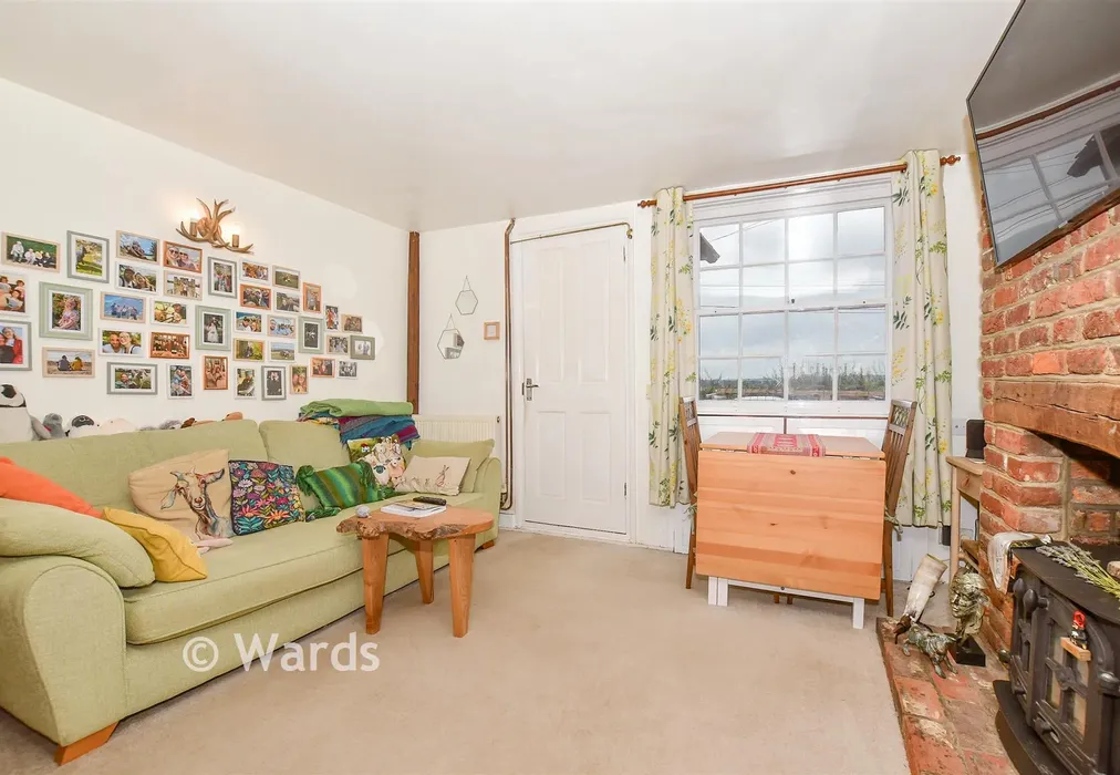 Lounge - Forge Lane, East Farleigh, Maidstone, Kent - Wards of Kent