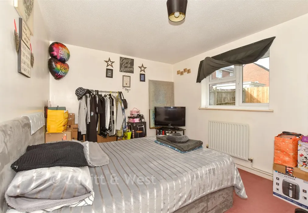 Bedroom - Ramblers Way, Crawley, West Sussex - Wards of Kent