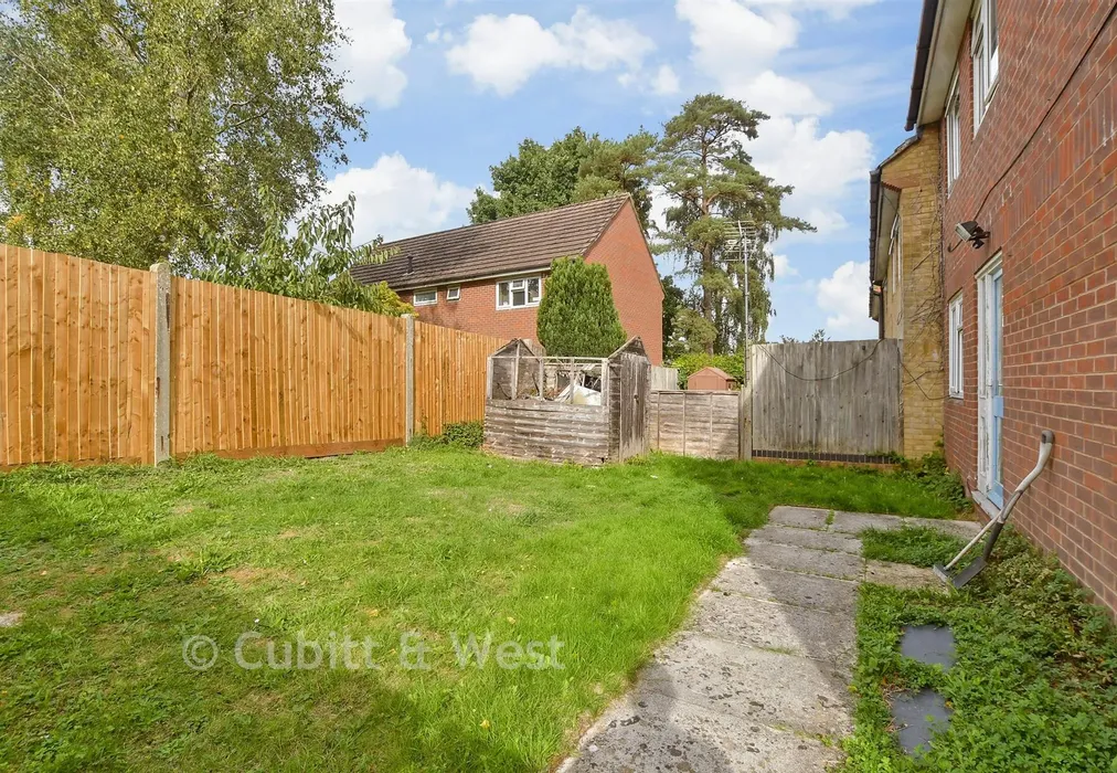 Rear Garden - Ramblers Way, Crawley, West Sussex - Wards of Kent