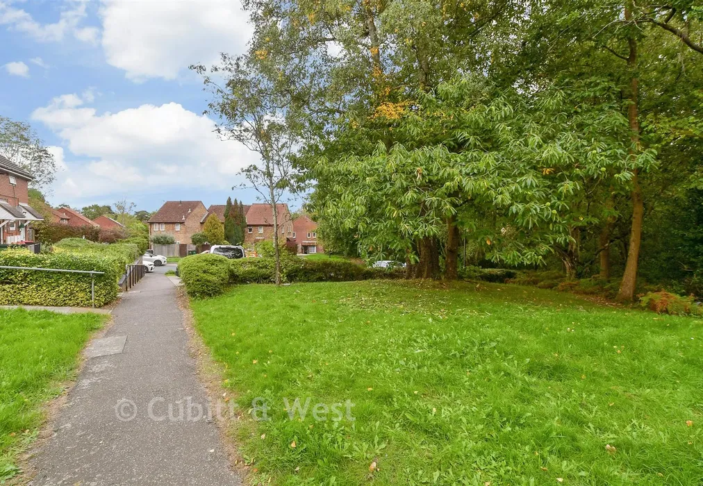 Surrounding Area - Ramblers Way, Crawley, West Sussex - Wards of Kent