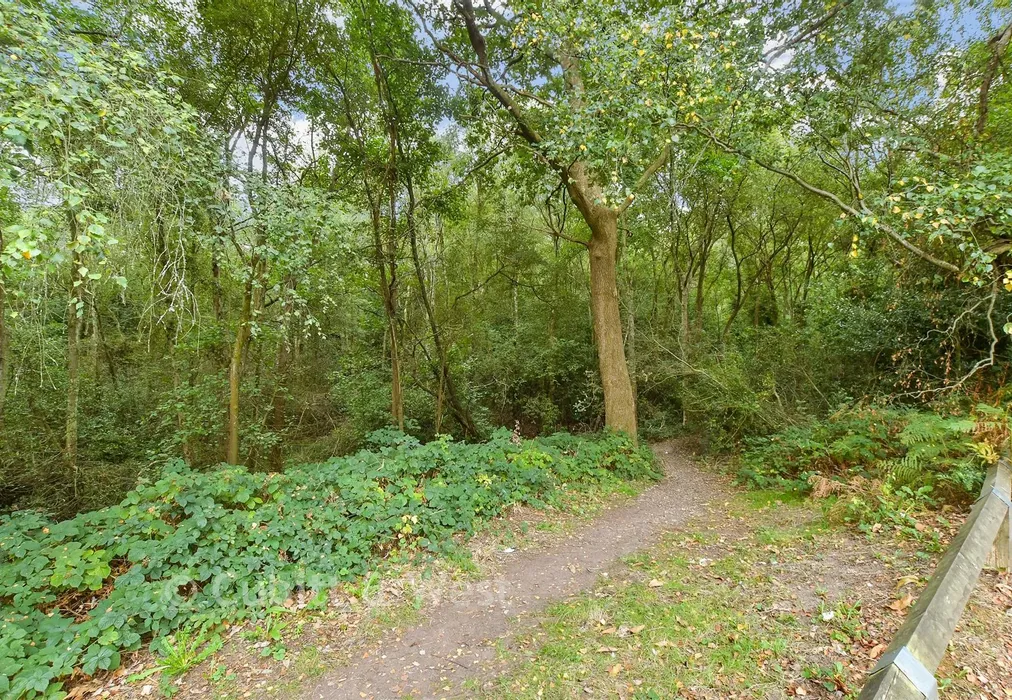 Surrounding Area - Ramblers Way, Crawley, West Sussex - Wards of Kent