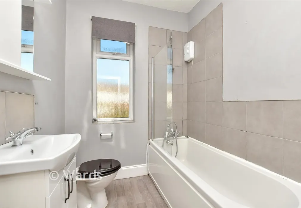 Bathroom - Holmside, Gillingham, Kent - Wards of Kent