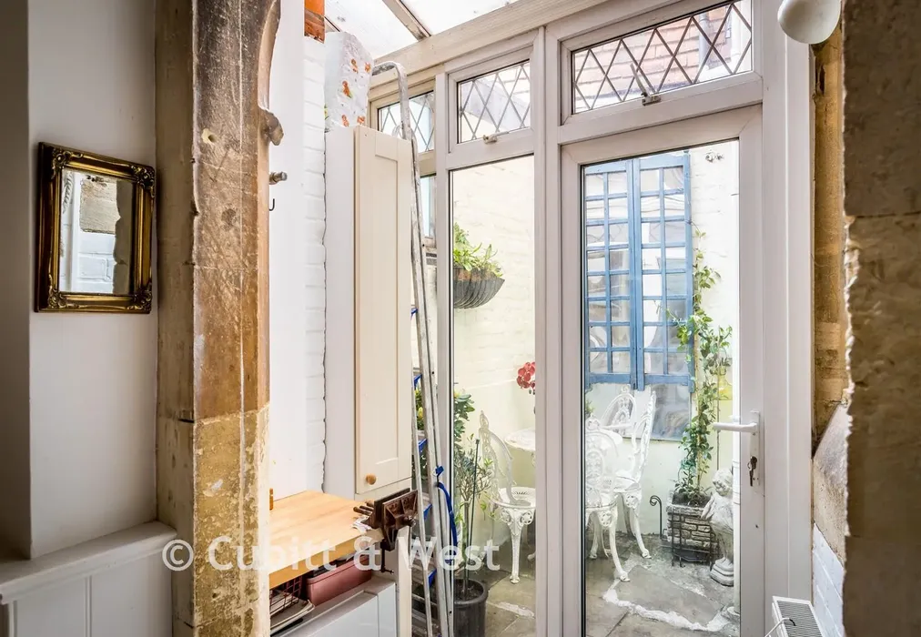 Courtyard - High Street, Arundel, West Sussex - Wards of Kent