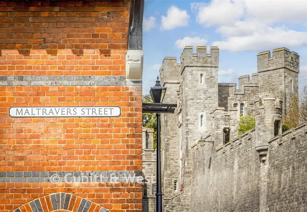 External Castle View - High Street, Arundel, West Sussex - Wards of Kent