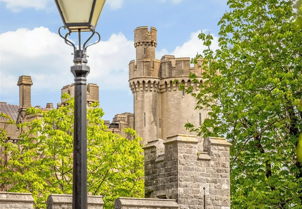 External Castle View - High Street, Arundel, West Sussex - Wards of Kent