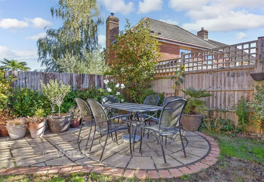 External Lifestyle Photograph - Stirling Road, West Malling, Kent - Wards of Kent