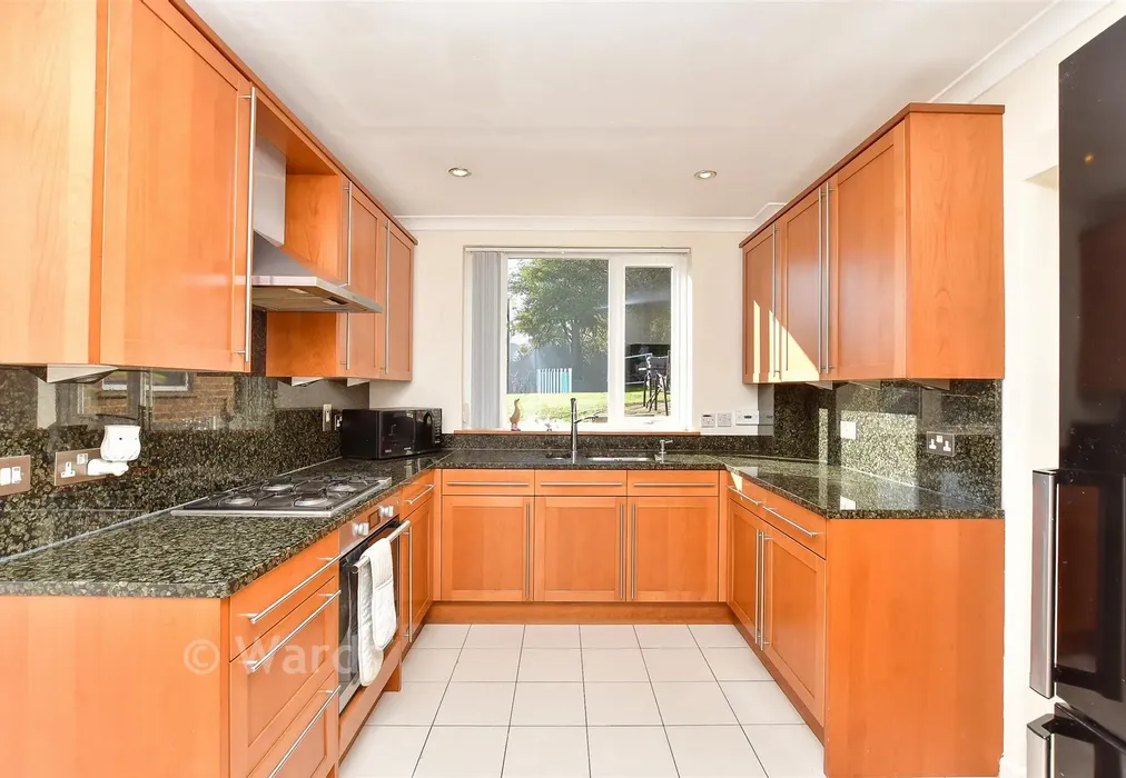 Kitchen - Widgeon Road, Rochester, Kent - Wards of Kent