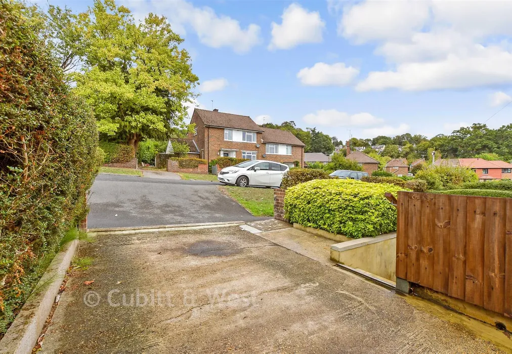 Driveway/Parking - Blackthorn Road, Reigate, Surrey - Wards of Kent