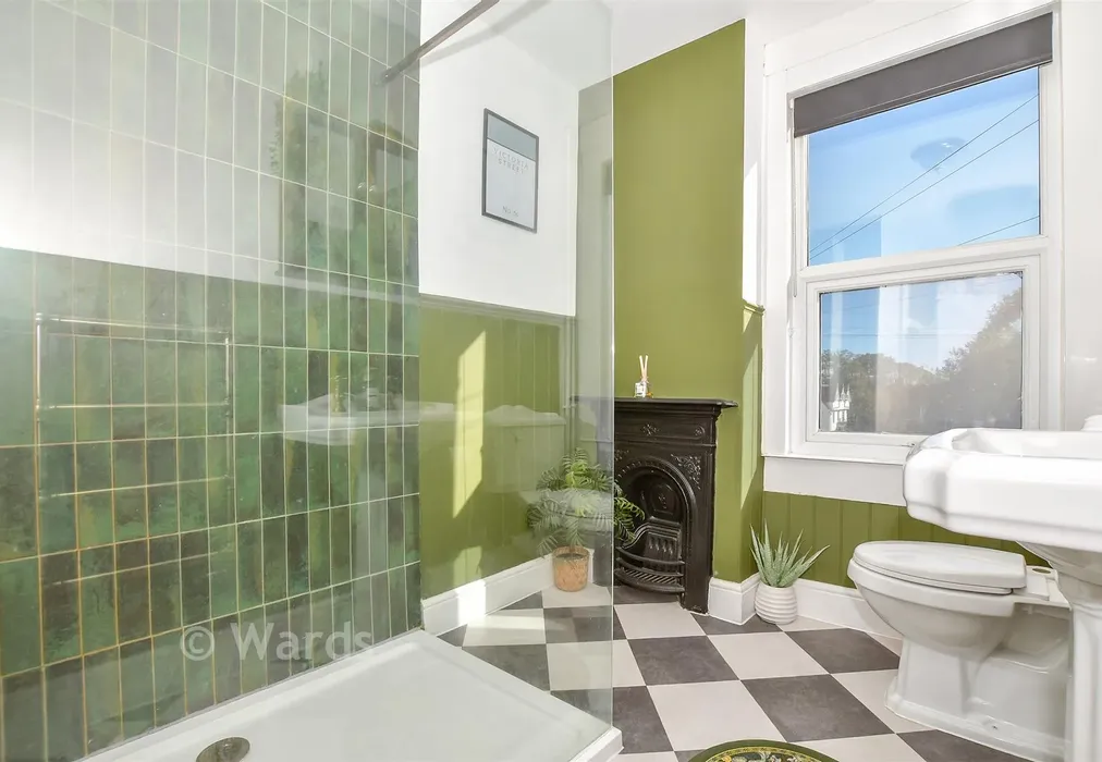 Shower Room - Victoria Street, Maidstone, Kent - Wards of Kent