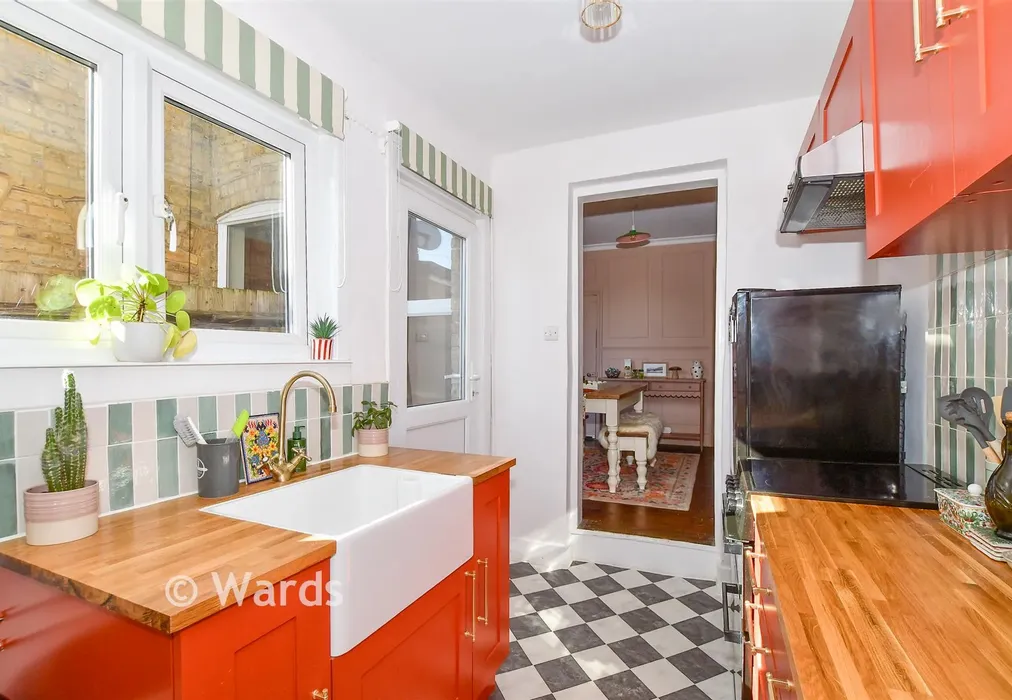 Kitchen - Victoria Street, Maidstone, Kent - Wards of Kent