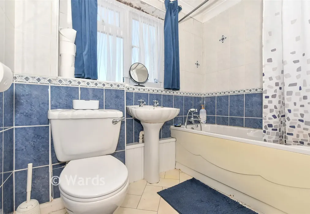 Bathroom - Boxley, Ashford, Kent - Wards of Kent